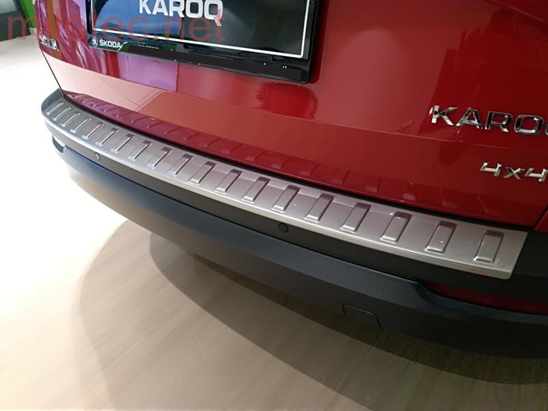 Задний бампер шкода карок. Накладка заднего бампера Skoda Karoq. Накладка на задний бампер Шкода Карок. Накладка отражатель заднего бампера (Milotec, 283509) Skoda Karoq (2020-). Skoda Karoq задний бампер.